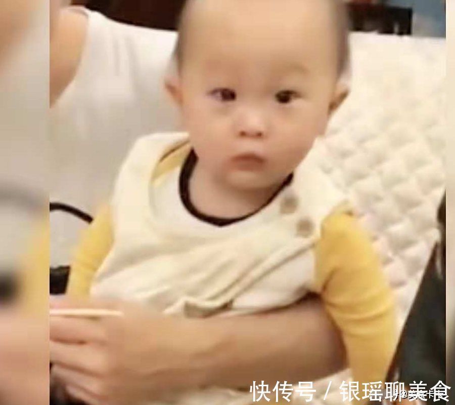 小宝宝|全家人准备吃饭,宝妈和宝宝的互动,一家人笑翻:吃货一枚。