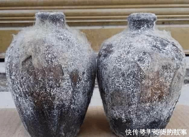 古墓挖出的“美酒”味道如何研究人员喝了一口后,说了这句话