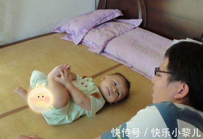 淘气包|宝宝“蹬腿”很有趣，但通过小动作传递出的信号，家长了解几个？
