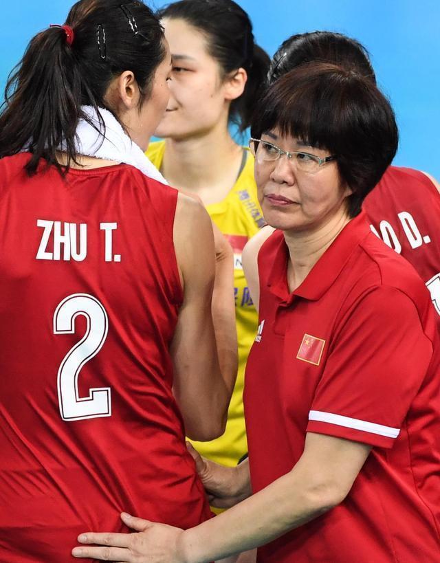 中国女排|4大教练展开激烈竞争!女排新主帅人选风云再起,安家杰失去优势
