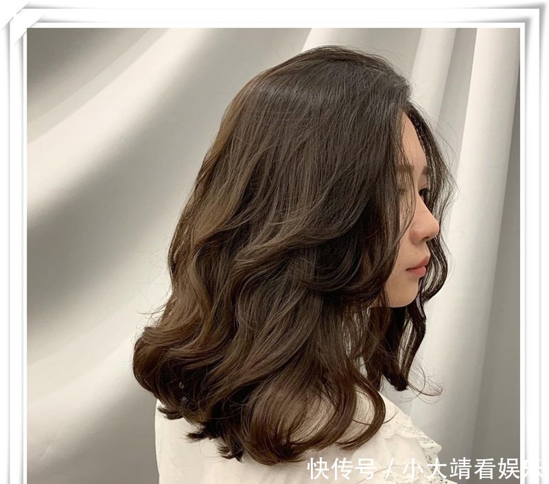 卷度|选对发型，你才美，夏日流行氧气蓬松卷发，显瘦不挑人