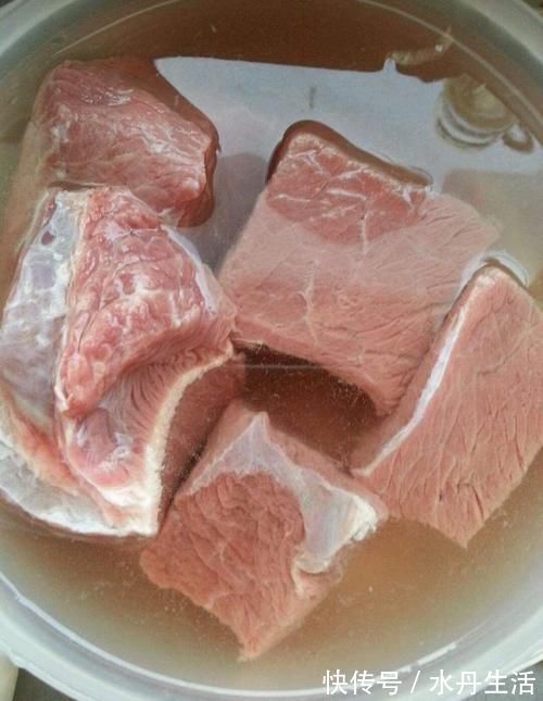 厨娘|调饺子馅,先打水还是先放油?老厨娘告诉正确做法,饺子鲜香味美