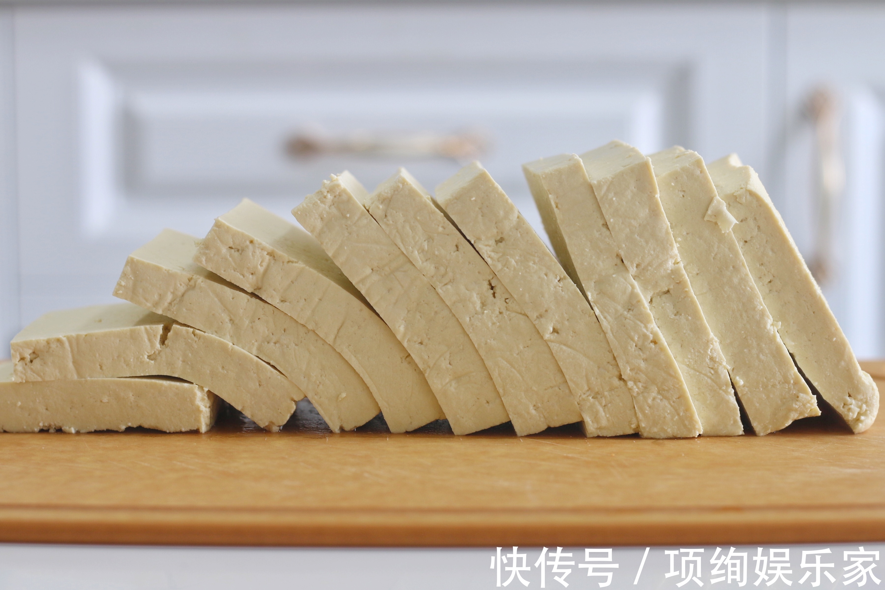 蜂窝|在家做冻豆腐，记住“先蒸后冻”，蜂窝大，不粘连，比买的卫生