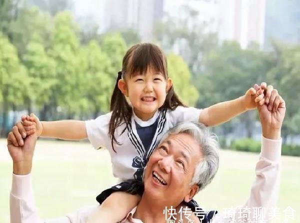 宝妈|6岁女儿身上有异味,医生取出“异物”并怒斥道:妈妈太无知