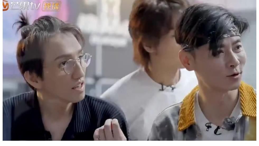 趙文卓|《披荊斬棘的哥哥》：陳小春出奇招，隊(duì)長(zhǎng)張晉卻只敢求穩(wěn)，太可惜