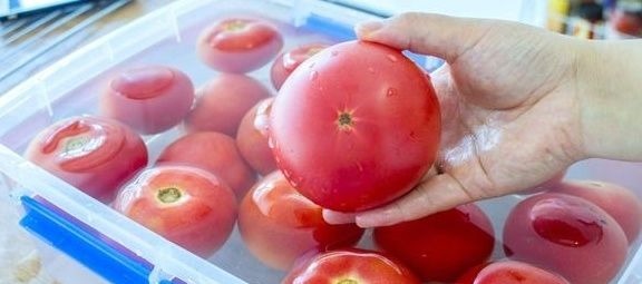 教你在家腌西红柿,1次腌10罐不够吃,做法简单,放12个月不会坏