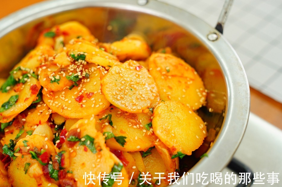 干锅|干锅土豆片,想做出“饭店味”,酱料很关键,厨师长教你秘制做法