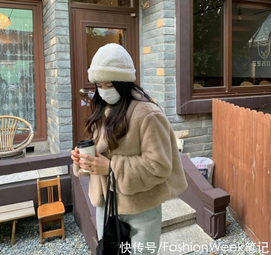 韩国欧尼出街穿搭，温柔甜美尽收眼底，学会就去炸街