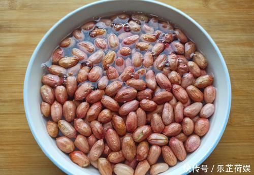 饭店的油炸花生米为啥好吃,记住一步,出锅又香又脆,大厨都再用