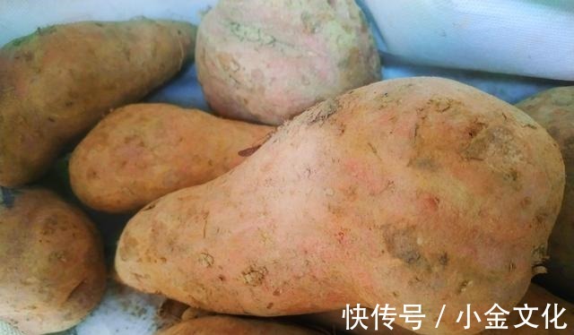 保存红薯,70岁的父亲教我1个土方法,红薯经久耐放,越放越甜