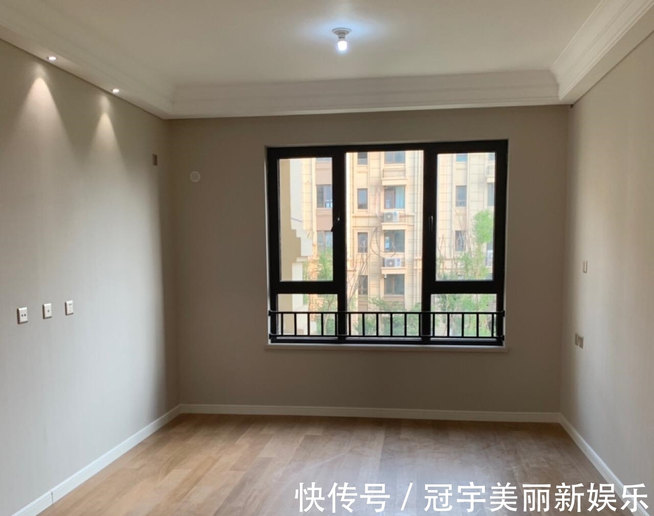 主卧|等了两年精装房终于交付,装修还不错,有阳台的房间给儿子住!