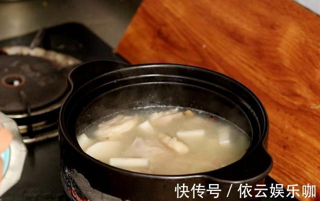 炖羊肉时，记住“3不放”的窍门，羊肉汤浓肉香，无膻味