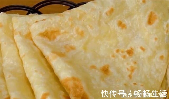 烙饼时，直接烙是大错特错！多做1步，饼柔软起层不发硬，特好吃