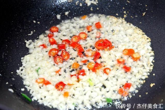 蒜蓉粉丝蒸娃娃菜的家常做法,又鲜又嫩,简单易做,好吃不长肉