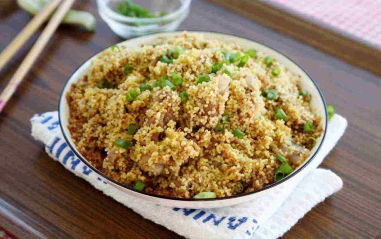 小米和排骨一起做，原来这么好吃，简单一蒸，软糯鲜香出锅抢着吃