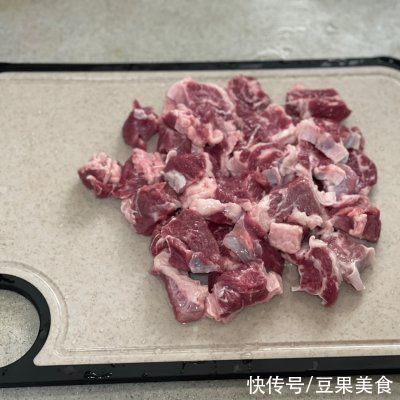 牛肉|汤浓味美??好吃到连汤都不剩??西红柿炖牛腩