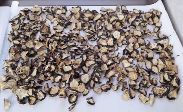 秋天，遇到这菜准买30斤，晒干后比新鲜的更好吃，冬天炖肉吃特香