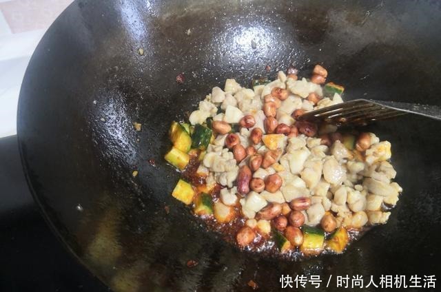 辣子鸡丁|2荤1素晚餐,经济又家常,长身体和减肥的都齐了,做法简单