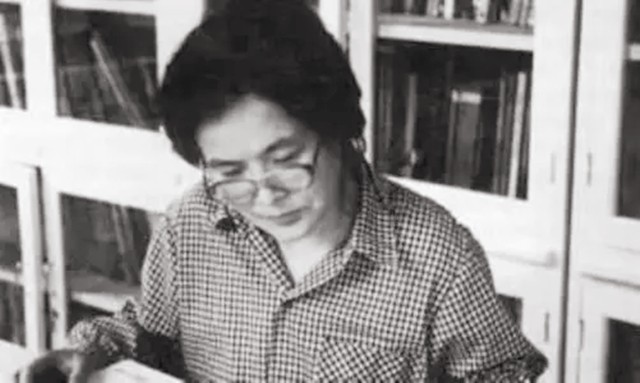 向达!钱钟书女儿为父亲作了一幅画,杨绛欣赏完捧腹大笑,笑称太形象了