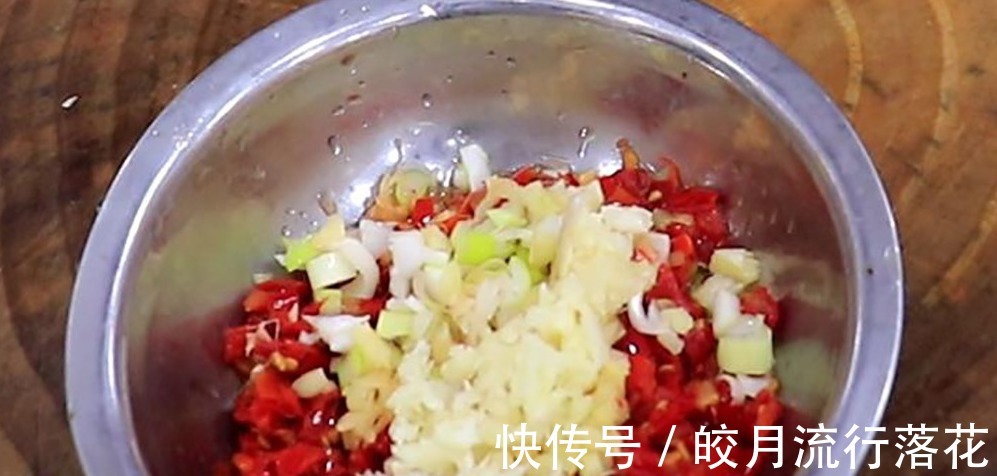 鲜嫩|厨师长做的剁椒鱼块真地道,原来腌制很重要,鲜嫩可口,香辣下饭!