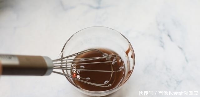 用了8年的蛋糕配方,入口松软像棉花,轻盈又回弹,比买的还好吃