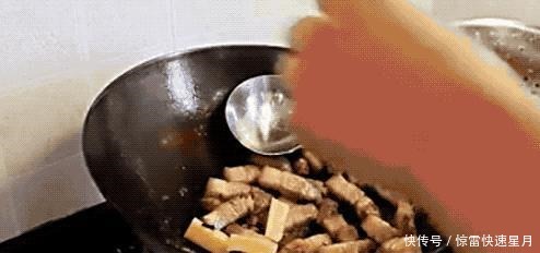 猪肉和粉条这么一炖,味道美极了,全家人都爱吃,刚上桌就被抢光