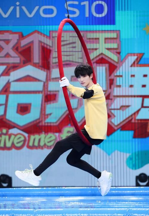 何老師|《快樂大本營》對丁程鑫的實力寵愛，閉關缺席錄制準備禮物，高考前發博祝福