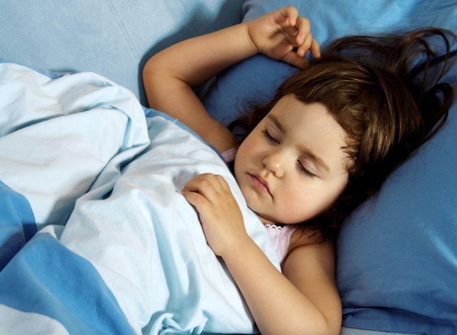 睡眠时间|孩子在两个黄金时段睡觉，生长激素达5-7倍，对长高至关重要