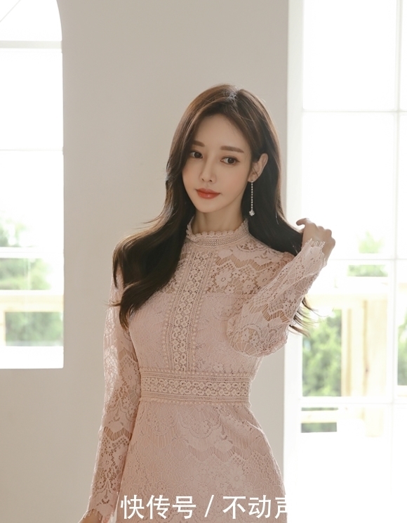 孙允珠穿上裙子的样子,显得格外有魅力,而不轻浮