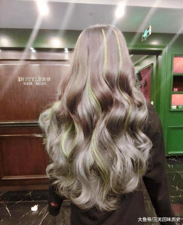 全黄了!女子每隔20天补染一次发根,结果脸和眼珠都黄了!