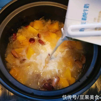 喝一碗抵30张面膜？干了这碗“木瓜银耳牛奶羹”