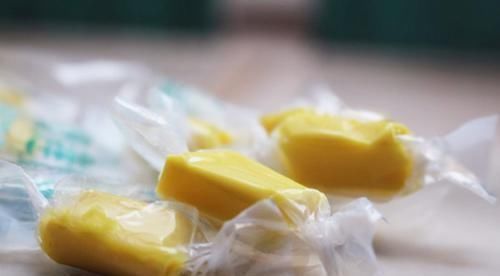 榴莲|这四种糖果被列入“黑名单”,榴莲糖上榜,最后一个谁吃谁尴尬