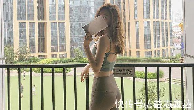 搭配|小姐姐爱穿性感丰满的紧身打底裤，彰显出让人着迷的身材线条