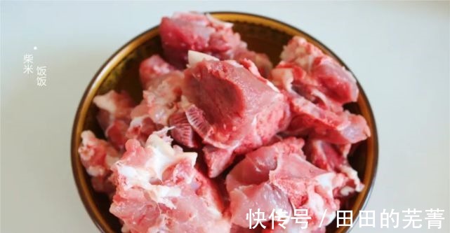 骨头|夏天吃肉，这个做法太省事了，丢进锅里不用管，时间一到满屋香！