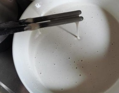 炸藕夹时,用面粉还是淀粉老师傅教你正确做法,藕夹酥脆不回软