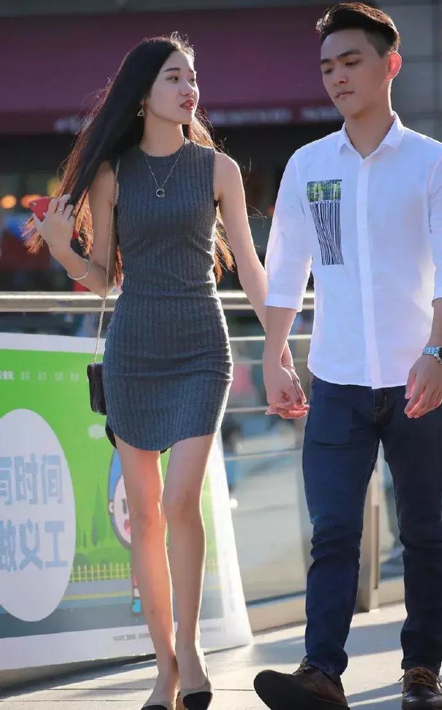 高跟鞋 颜值清秀优雅,留着一头飘逸长发,微风之中看上去更加气质