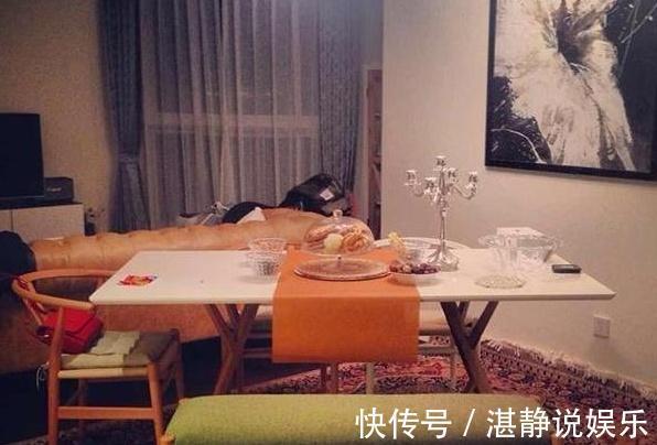 尼格买提|尼格买提晒出自己住的豪宅,家里铺着名贵地毯,装修也太豪华了吧