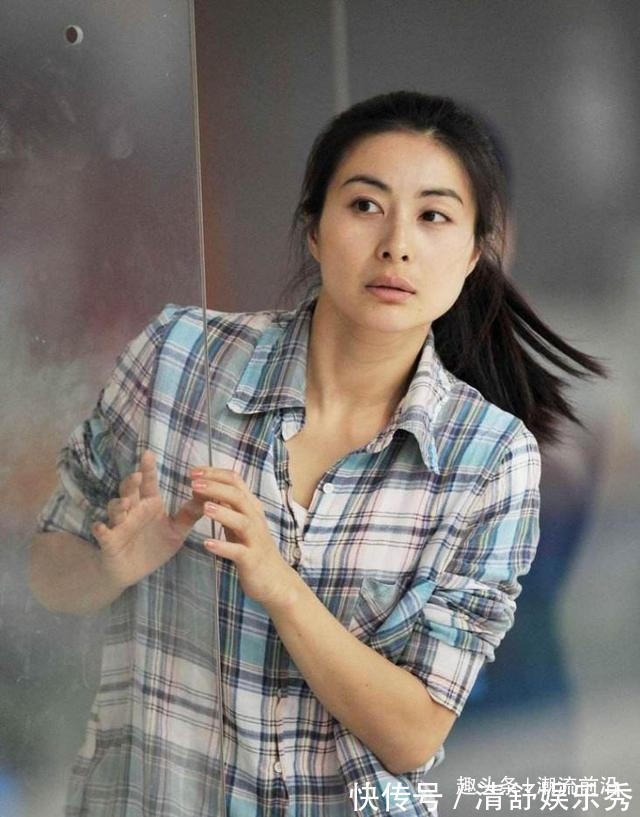 碎发 38岁郭晶晶终于换发型,剪短发美到开挂,又美又温柔,谁能不爱?