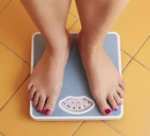 黑巧克力|女性经期如果出现几种表现，可能预示7种身体疾病，不该忽视