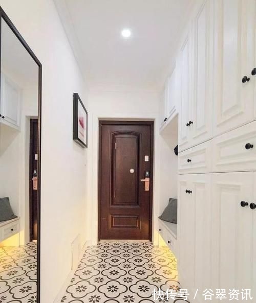 铺设|玄关,别再通铺瓷砖了,当下年轻人都喜欢这样装,也太好看了吧