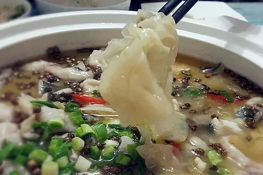 麻辣|天越热越想吃的一道菜，麻辣酸爽开胃，5分钟教会你做酸菜鱼！