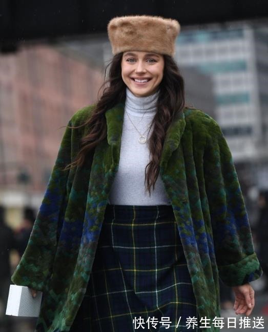 皮草 秋冬买完毛衣大衣,建议搭配一顶“皮草帽”,优雅时髦又保暖!
