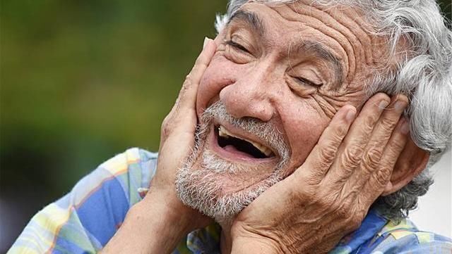 吸烟者,身体四处亮起“红灯”,肺部可能逐渐变脏,再难也要戒烟