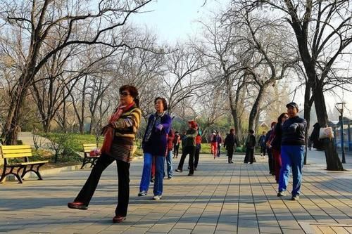 延年益寿|坚持每天走路真的可以长寿？建议：过了50岁，做好3件事或是关键