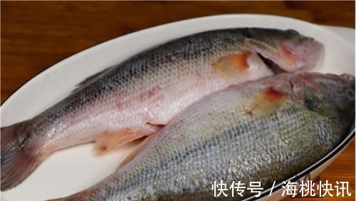 不管解冻什么鱼，用水泡就外行了，教你一招，比活鱼都新鲜、美味