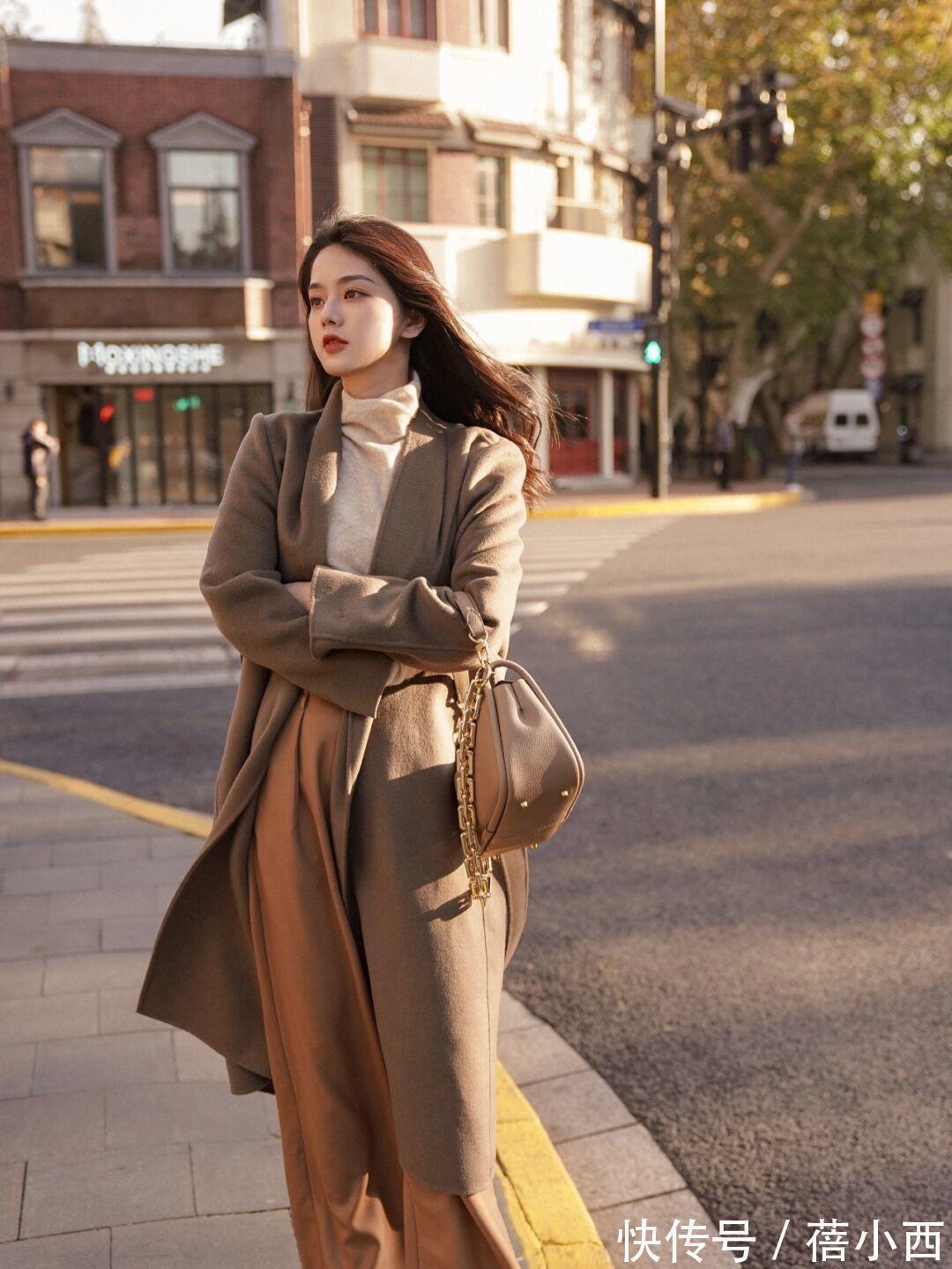 视觉效果 入手一件“长款大衣”,这样搭配阔腿裤、牛仔裤、半身裙,显档次