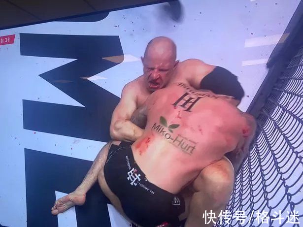 儿子|52岁老爹替儿子打比赛，干不过还咬人实在让人难以理解