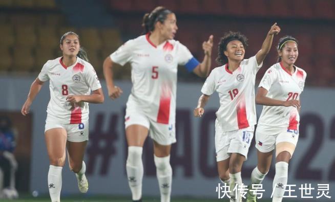 日本女足|5-4!亚洲杯神奇一战:鱼腩爆冷晋级,狂欢庆祝犹如夺冠,4强出炉