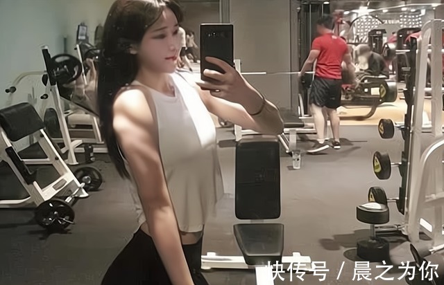 绝活|韩国健身女神,展示“一字马”绝活,身体柔韧性让人羡慕