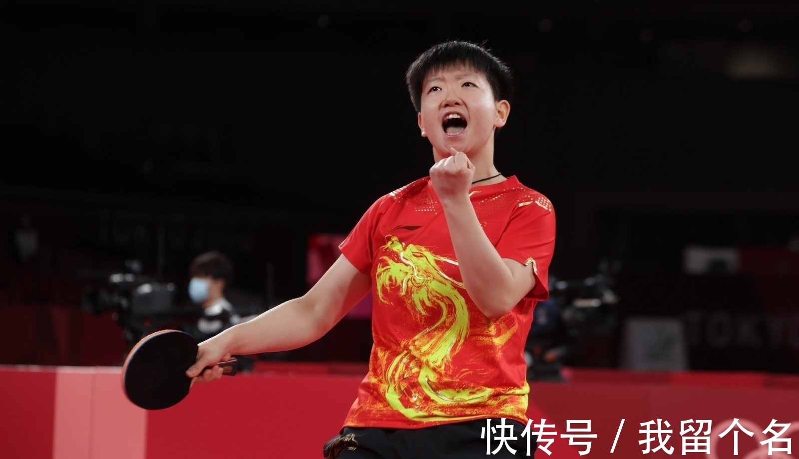 运动员|22岁王曼昱登顶世乒赛女单,4:2战胜孙颖莎,终局赛场出现小插曲